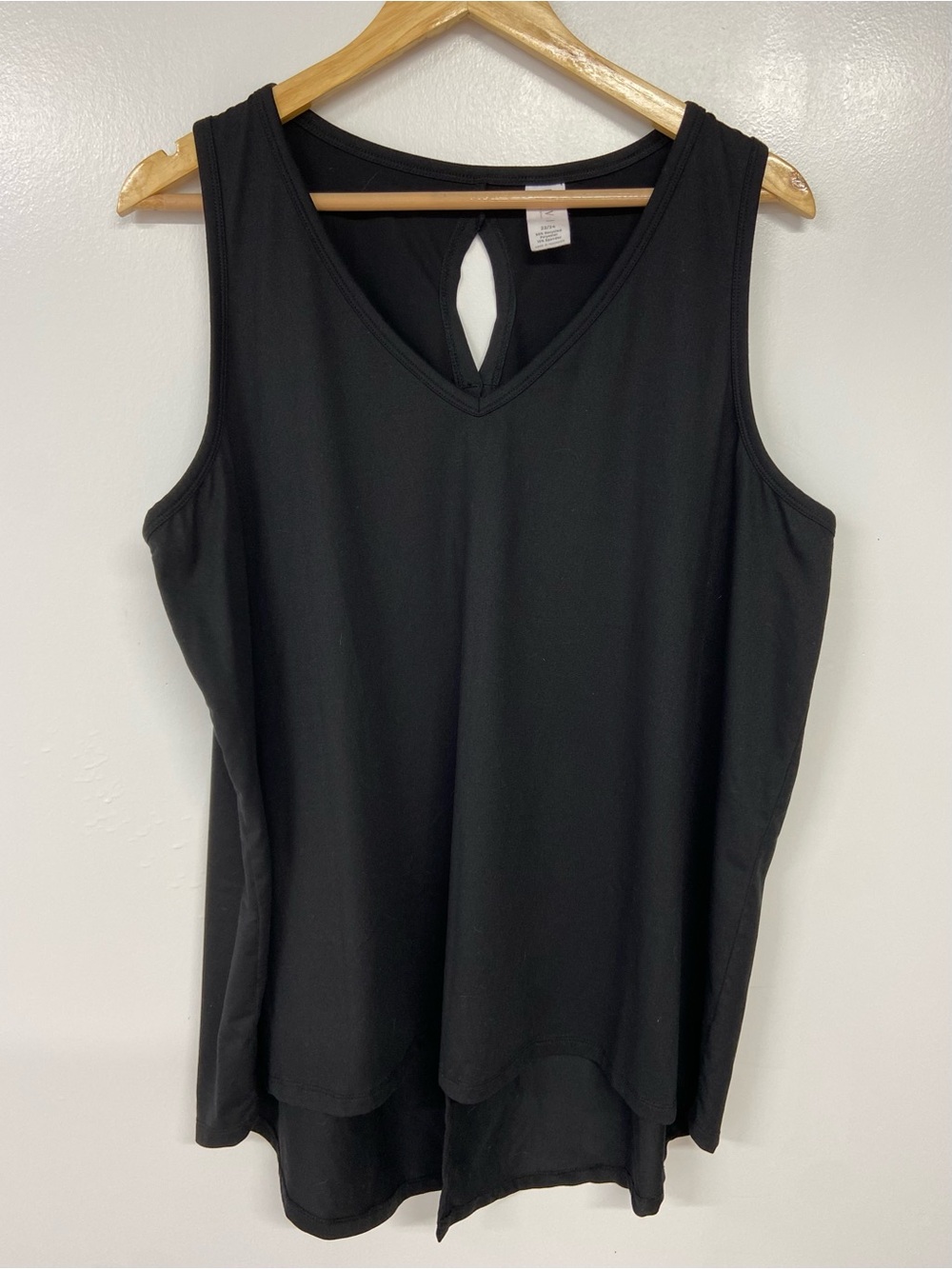 LIVI Soft Back-Detail Black Recycled V-neck Open Back Tank Size 22/24